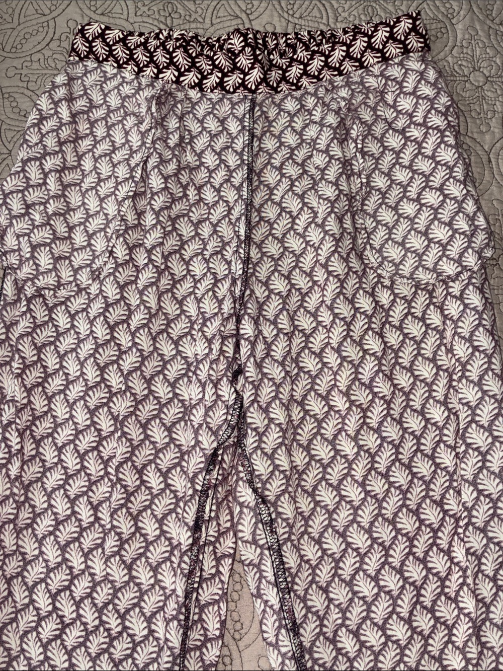 H&M NWOT Women’s Printed Maroon & White Pull-On Pants With 2 Side Pockets Size 8 - Picture 9 of 12